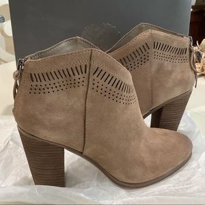 NWT, Vince Camuto Fetter booties, Verona leather in Wild Mushroom, size 8